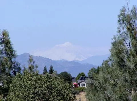 4200 Frances Dr, Redding, CA 96001 photo 2