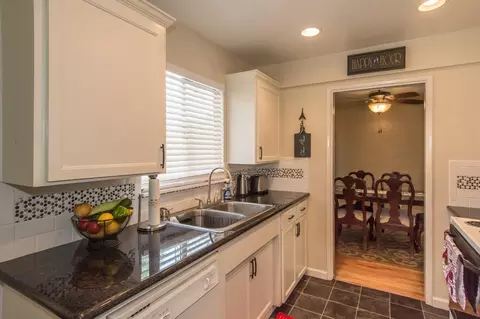 2301 Canal Dr, Redding, CA 96001 photo 8