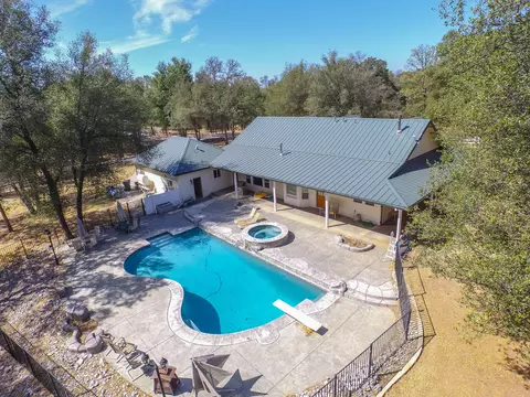 21110 Rae Ln, Redding, CA 96003 photo 2