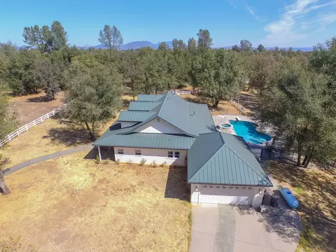 21110 Rae Ln, Redding, CA 96003 photo 1