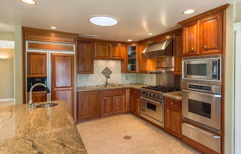 4135 Villa Dr, Redding, CA 96001 photo 2
