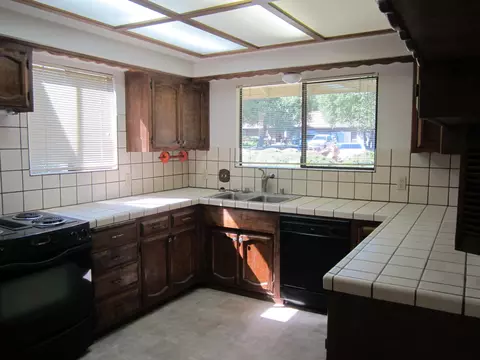 7085 Tucker Ln, Redding, CA 96002 photo 12