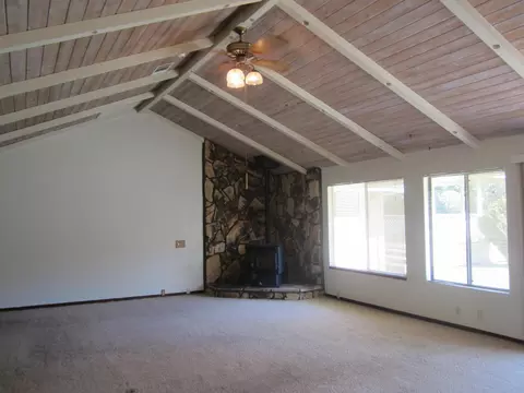 7085 Tucker Ln, Redding, CA 96002 photo 9