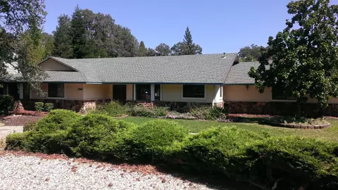 7085 Tucker Ln, Redding, CA 96002 photo 2