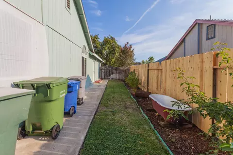 724 Springer Dr, Redding, CA 96003 photo 27