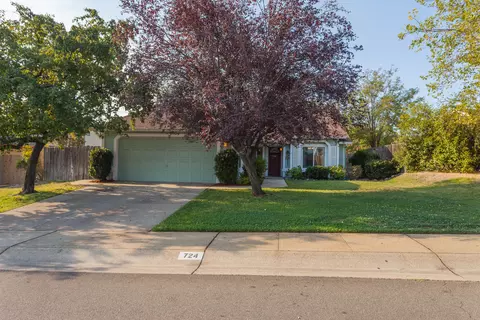724 Springer Dr, Redding, CA 96003 photo 1