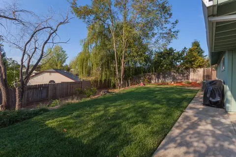 724 Springer Dr, Redding, CA 96003 photo 28
