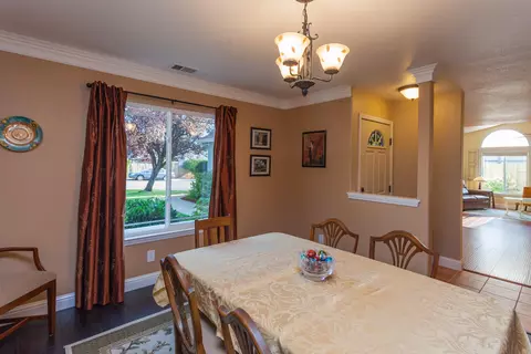 724 Springer Dr, Redding, CA 96003 photo 3