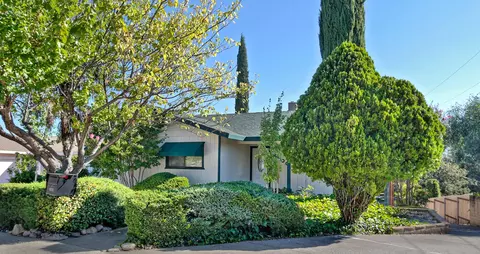 2600 Starlight, Redding, CA 96001 photo 2