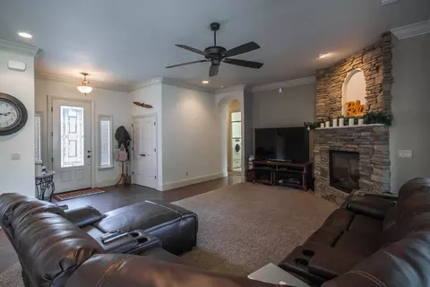 6776 Hemlock St, Redding, CA 96001 photo 5