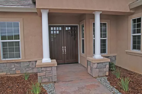 3860 Thomason Trl, Redding, CA 96002 photo 2