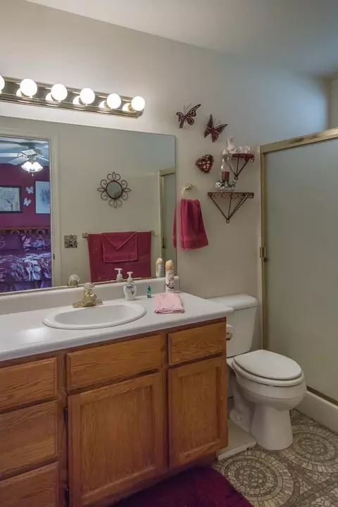 20067 Sylvia Ln, Redding, CA 96002 photo 9