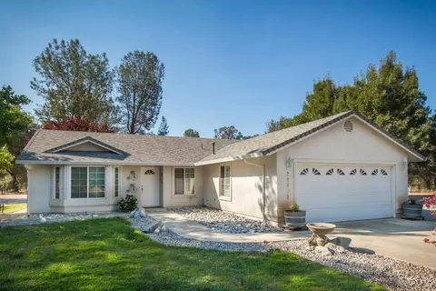 20067 Sylvia Ln, Redding, CA 96002 photo 1