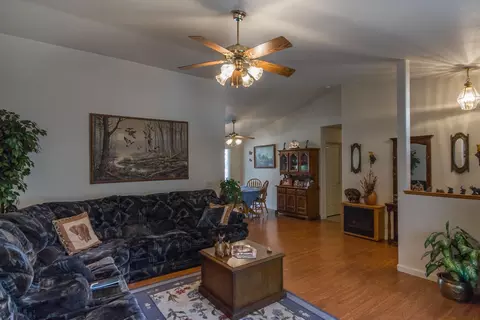 20067 Sylvia Ln, Redding, CA 96002 photo 2
