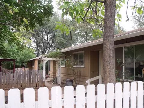 1142 Del Sol Pl, Redding, CA 96002 photo 3