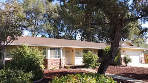 3040 Harlan Dr, Redding, CA 96003 photo 2