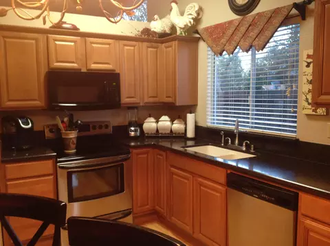 570 Julian St, Redding, CA 96003 photo 4