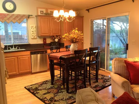 570 Julian St, Redding, CA 96003 photo 3