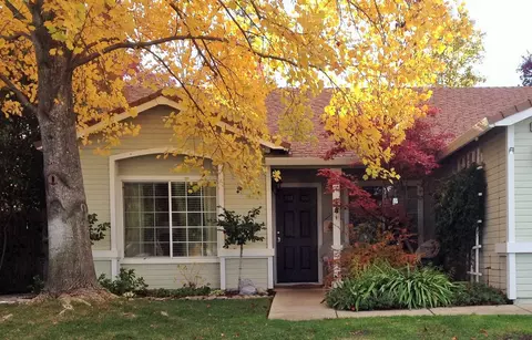 570 Julian St, Redding, CA 96003 photo 2