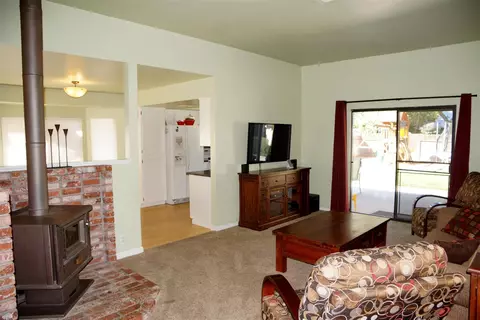 2028 Silverfield Loop, Redding, CA 96002 photo 5