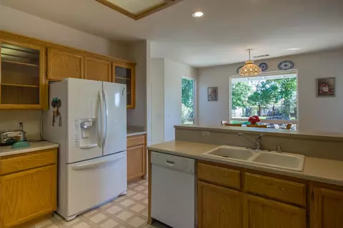 21483 Mccormick Ln, Redding, CA 96003 photo 8