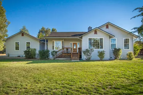 21483 Mccormick Ln, Redding, CA 96003 photo 2