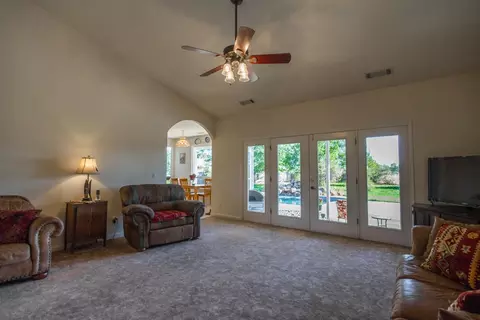 21483 Mccormick Ln, Redding, CA 96003 photo 4