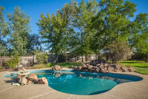 21483 Mccormick Ln, Redding, CA 96003 photo 3