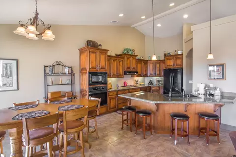 1481 Harbor Ct, Redding, CA 96003 photo 3