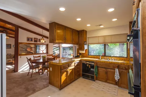 13413 Kings Way, Redding, CA 96003 photo 11