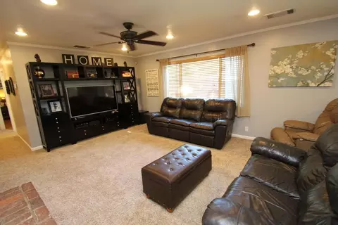 575 Dee Ct, Redding, CA 96002 photo 4