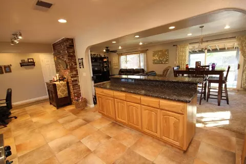 575 Dee Ct, Redding, CA 96002 photo 5