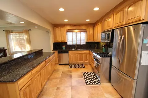 575 Dee Ct, Redding, CA 96002 photo 2