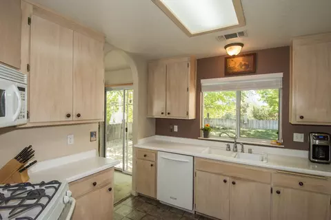 1799 Whistling Dr, Redding, CA 96003 photo 8