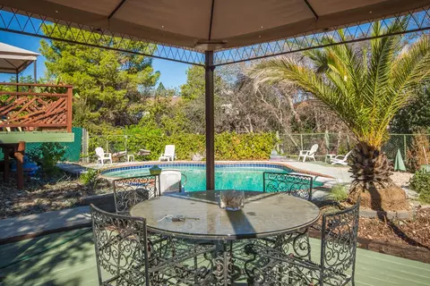 2085 Quartz Way, Redding, CA 96001 photo 2