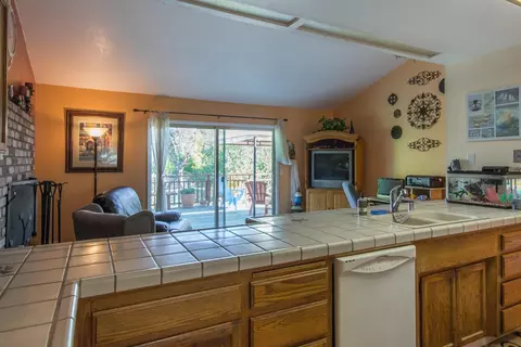 2085 Quartz Way, Redding, CA 96001 photo 6