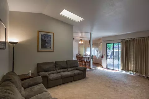 2055 Silverfield Loop, Redding, CA 96002 photo 2