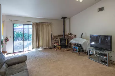2055 Silverfield Loop, Redding, CA 96002 photo 3