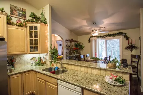 3374 Stanford Dr, Redding, CA 96003 photo 9