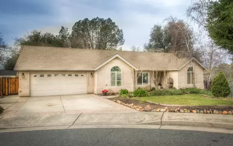 3374 Stanford Dr, Redding, CA 96003 photo 3