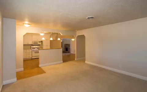 21281 Gilbert Dr, Redding, CA 96002 photo 5