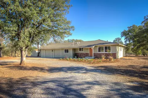 21281 Gilbert Dr, Redding, CA 96002 photo 2