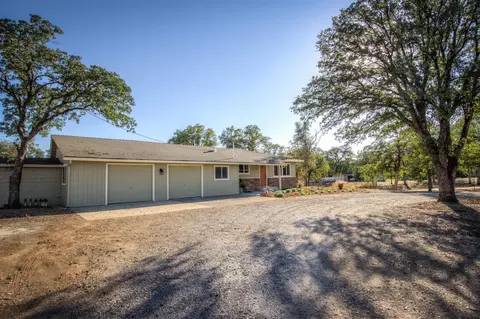 21281 Gilbert Dr, Redding, CA 96002 photo 3