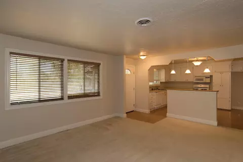 21281 Gilbert Dr, Redding, CA 96002 photo 4