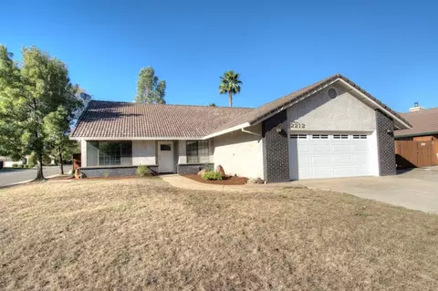 2212 Sophy Pl, Redding, CA 96003 photo 2