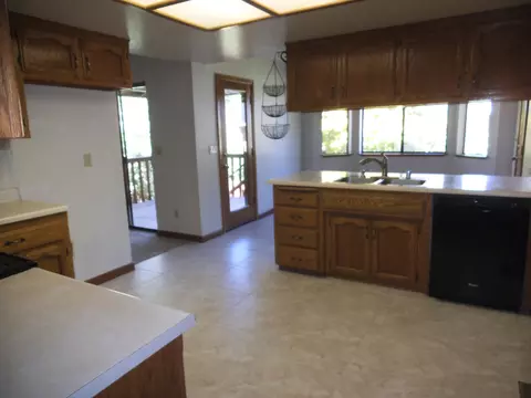 2151 Kildare Dr, Redding, CA 96001 photo 8