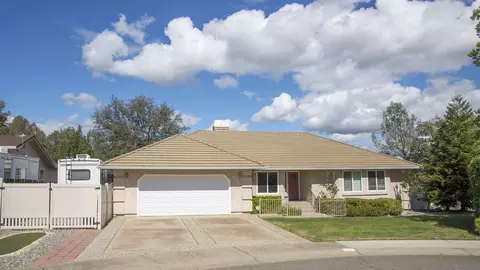 866 Dawson Ct, Redding, CA 96003 photo 1