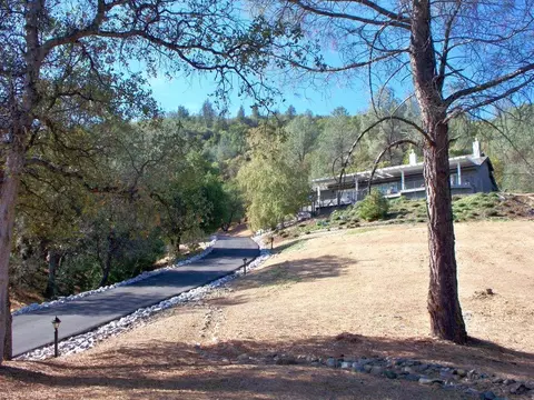 15433 Mountain Shadows Dr, Redding, CA 96001 photo 3