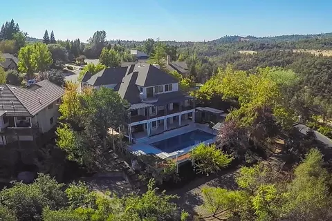 703 Sunriver Ln, Redding, CA 96001 photo 23