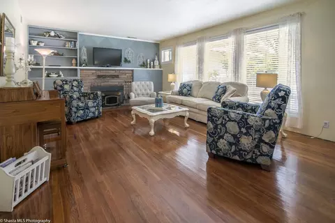 2252 Garden Ave, Redding, CA 96001 photo 2